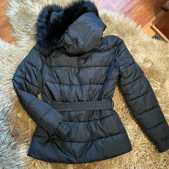 Bebe Women’s belted hooded faux fur puffer jacket - black Small - Picture 2 of 8